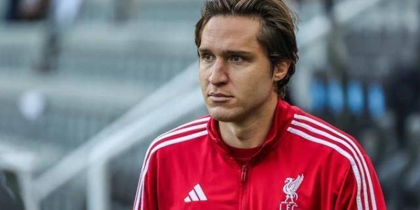 利物浦欧冠排位赛名单出炉！基耶萨遭弃用，外援名额卡死，22人阵容太薄？